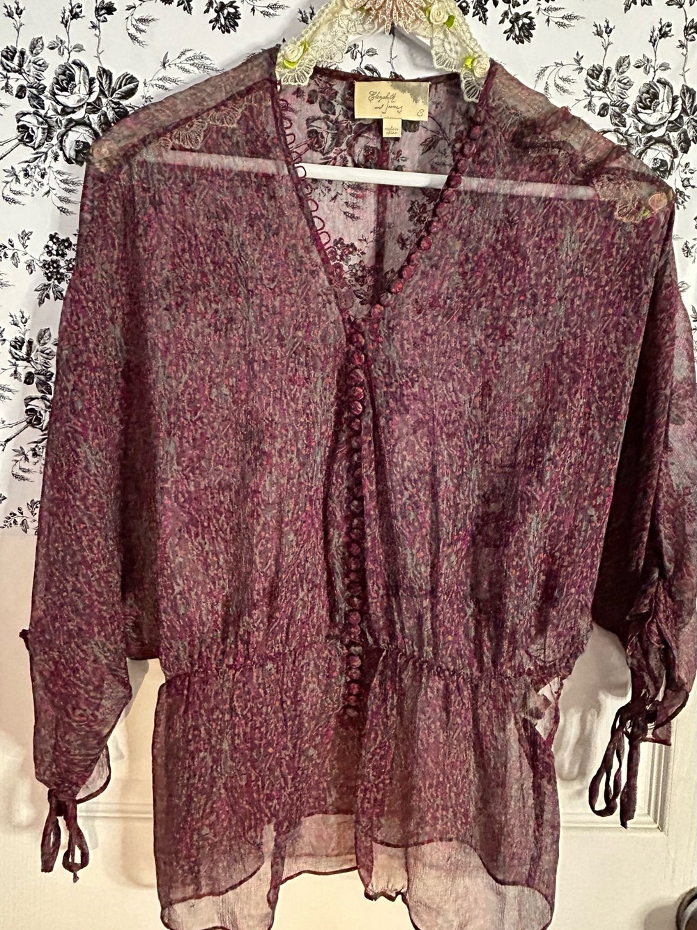 Elizabeth and James 100% silk Plum Floral Sheer Button Blouse Sz small S